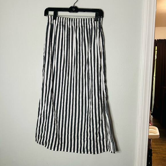 CUPCAKES AND CASHMERE Black White Striped Faux Front Button Midi Skirt Size 2 - Picture 8 of 8
